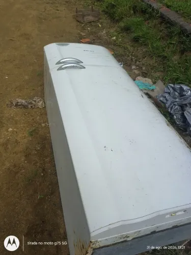 Carcaça de geladeira para armazenamento de gelo