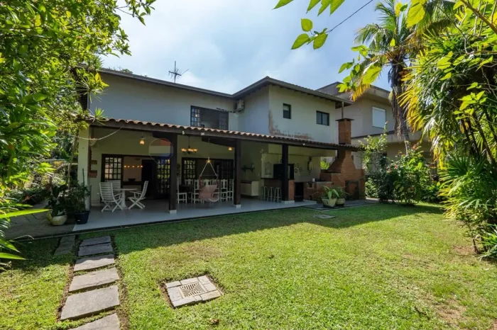 Casa a venda em Condominio Fechado - Praia da Enseada - Guaruja
