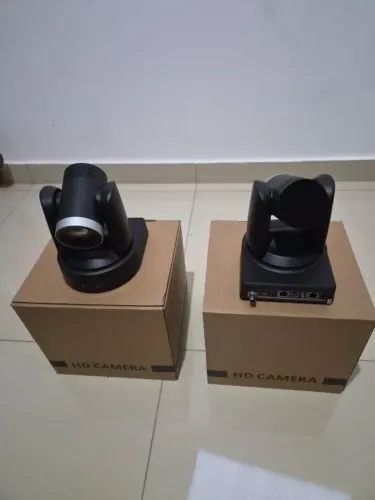 Equipamento para podcast CAMERA MESA DE CORTE MICROFONE