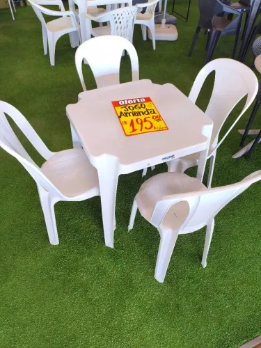 Jogo de Mesa e Cadeiras de Plástico 182kg - Oferta 