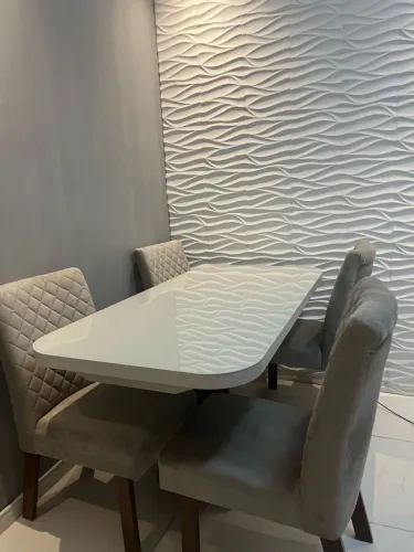 Conjunto Mesa De Vidro OFF/WHITE + 4 Cadeiras Veludo Suede