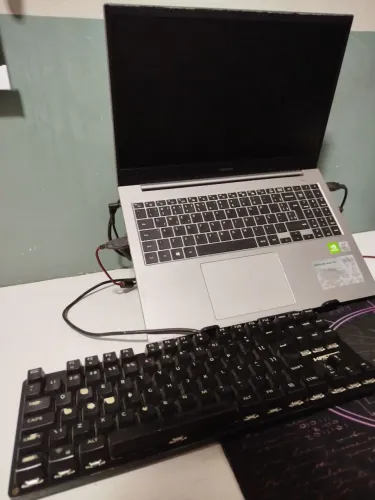 Notebook Samsung book X40 - Usado COM PERIFÉRICOS INCLUSOS (estão nas fotos e descrição)