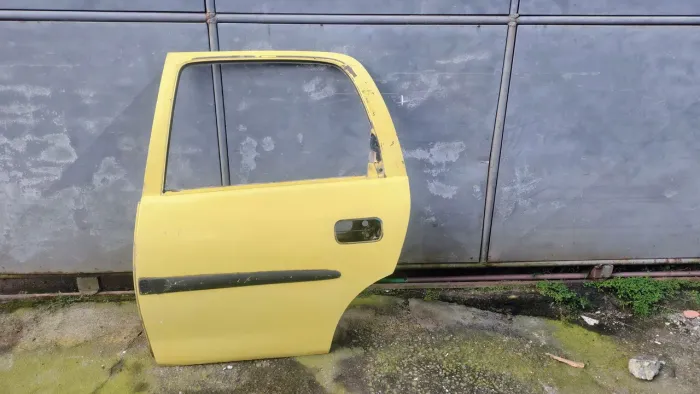 Porta traseira esquerda GM Corsa classic sedan retch1994 a 2010 original