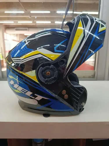 Capacete com óculos articulado 