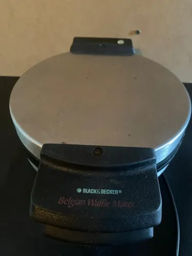 Máquina de waffle tradicional estilo belga - BLACK+DECKER WMB500 Aço Inoxidável