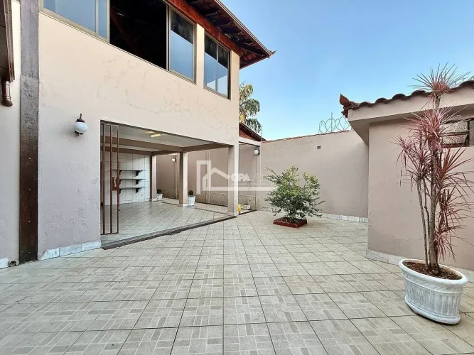 Casa Alto Padrão com 4 quartos para venda - Bairro Letícia - BH