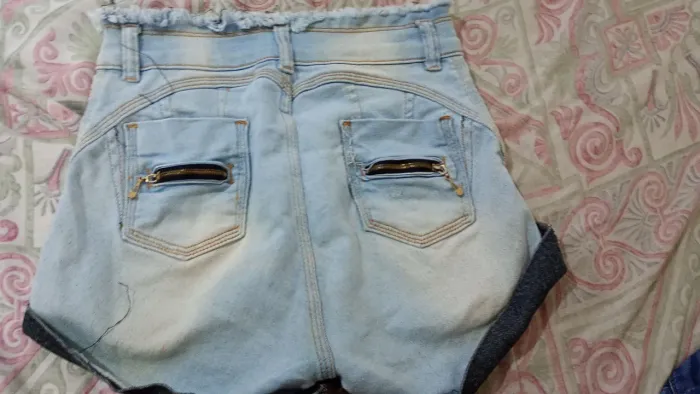 Vendo shorts azul claro, tamanho 44, em ótimo estado de conservação modelo de cintura alta