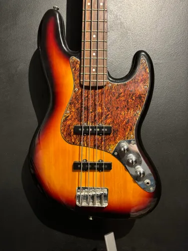 Baixo Fender Squier Jazzbass Classic Vibe 60s
