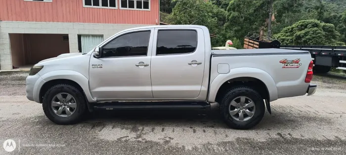Toyota Hilux CD SRV D4-d 4X4 3.0 TDI Diesel AUT 2013