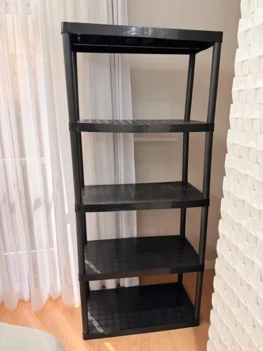 Vendo estante nova pouco usada, plástica retangular 125 kg com 5 prateleiras 