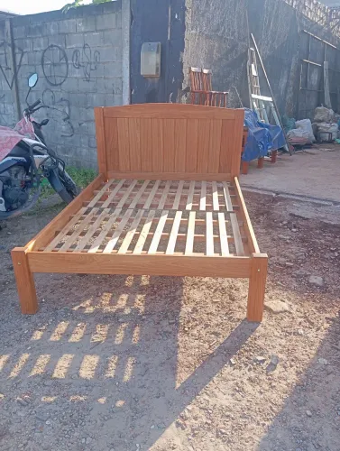 Cama de madeira 