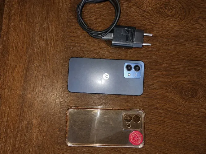Moto g84 usado, pegando tudo!