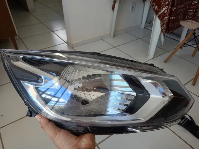 Farol original GM direito Ônix