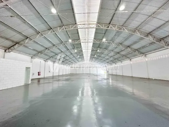 Galpão de 1.400m² para Locação em Vinhedo Infraestrutura Completa em Condomínio Industria