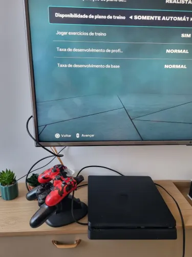 PLAYSTATION 4 SLIM