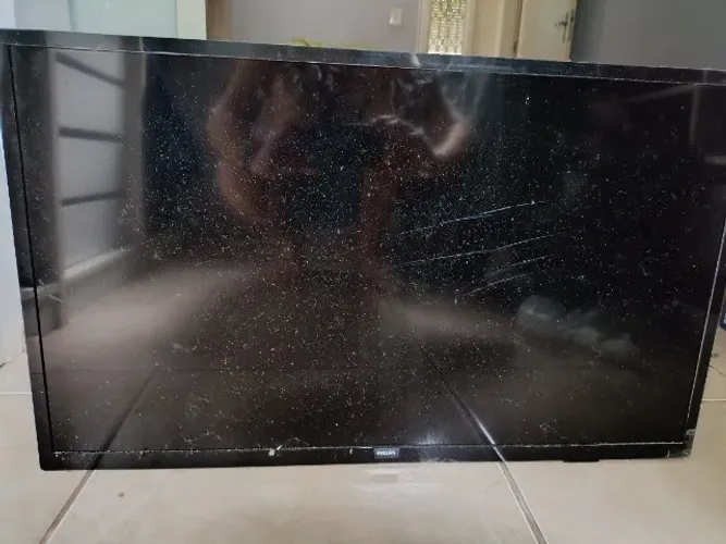 Smart tv Philips pra peça com defeito 