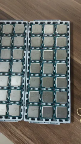 Lote com 42 Processadores Intel Celeron LGA 1155 - R$25 cada