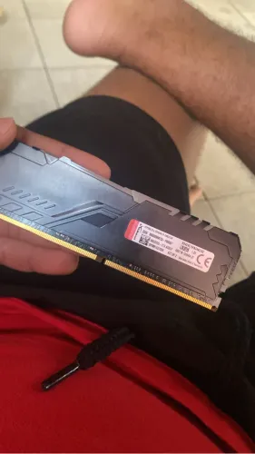 Memória ram ddr4 3600mhz pouco tempo de uso rgb não entrego testo na hora 