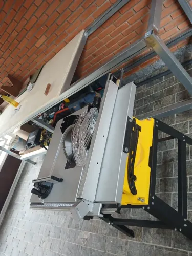 Serra de Bancada Stanley - Modelo SST2001 (2000W)