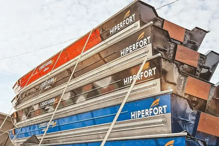 Barco e carreta novos