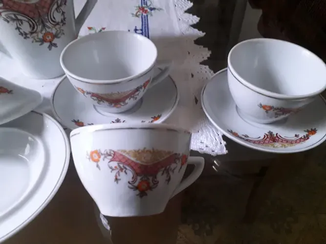 Jogo de xícara de porcelana