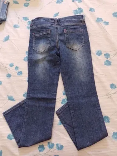 Calça jeans e de algodão - feminina seminova - 10 anos