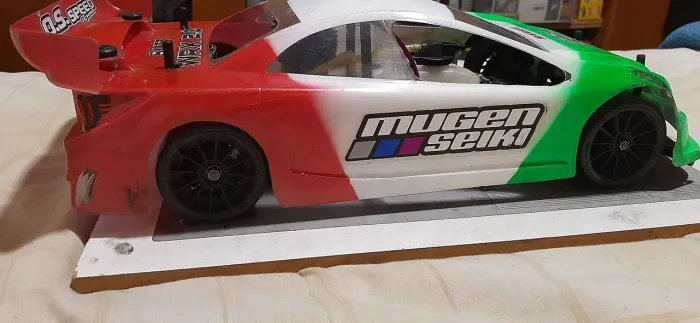 Carro de corrida Mugen Seiki mtx5