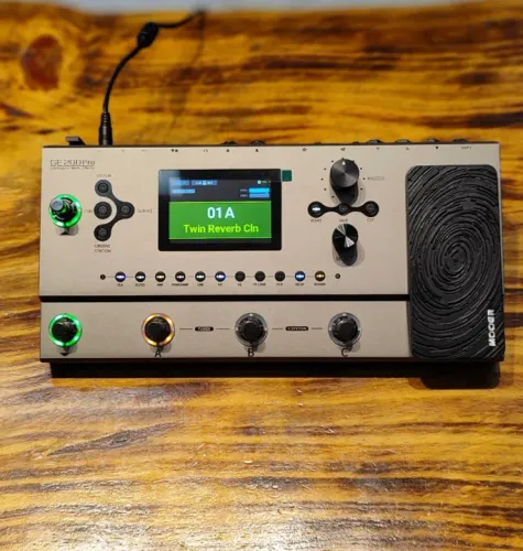 MOOER GE 200 PRO - Pedaleira Multi-efeitos para Guitarra - LANÇAMENTO