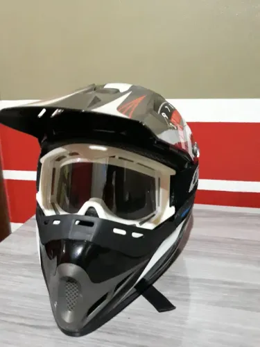 Capacete Motocross infantil - semi Novo