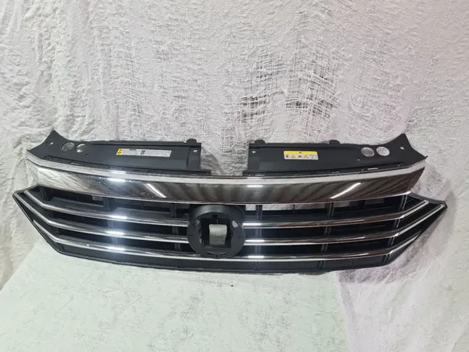 Grade frontal Jetta R-line TSI 2017/22