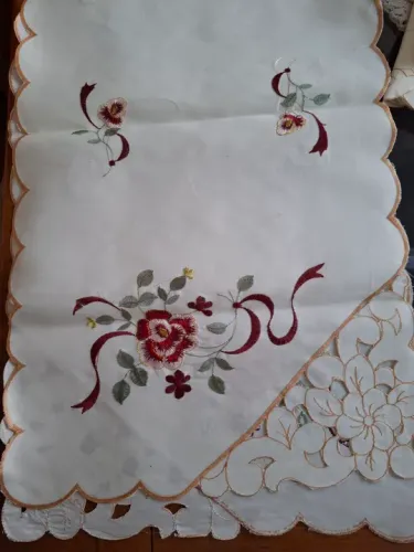 Passadeira de Mesa de Jantar Bordado