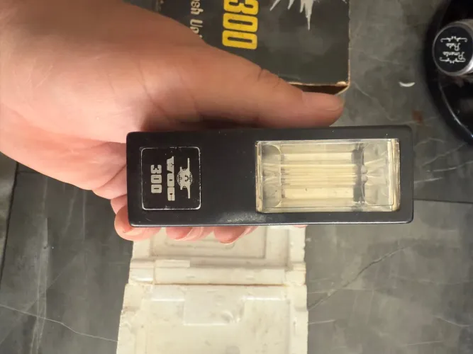 Caixa de Componente Eletrônico Vintage