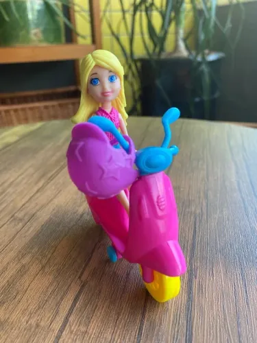 Boneca com Motocicleta - Brinquedo Infantil Polly 