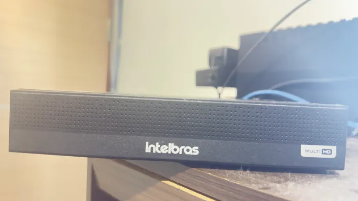 DVR a Intelbras Com  HD de 500,  comprei uma de 8 câmeras 