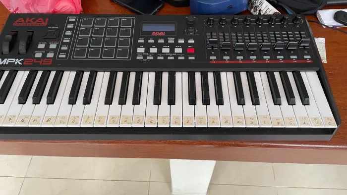 Teclado 49 AKAI MPK 249