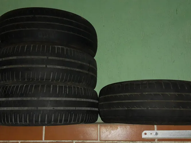 2 pneus Michelin meia vida + 2 pneus west lake brinde