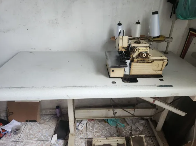 Máquina de Costura Overlock Lumax (usada) aceito possíveis ofertas