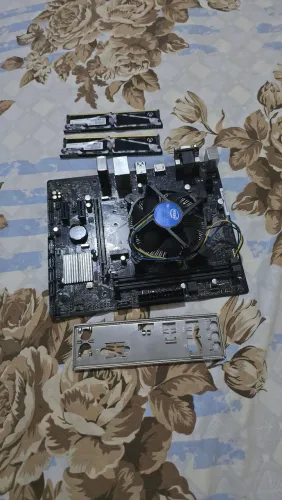 Processador memória e placa mãe.