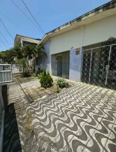 CASA NO CENTRO - OPORTUNIDADE!