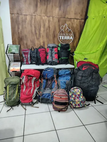 Mochilas usadas e novas