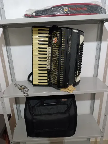 Acordeon Todeschini super 6 