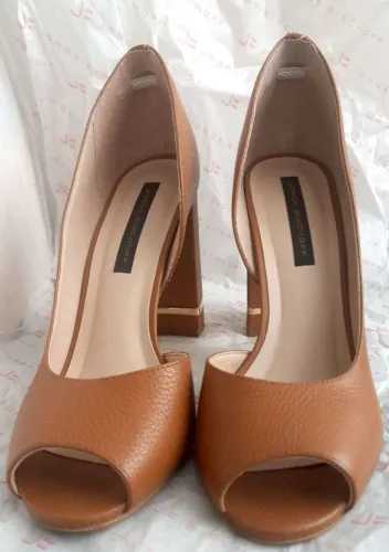 Peep Toe Couro Salto Grosso Caramelo - Jorge Bischoff