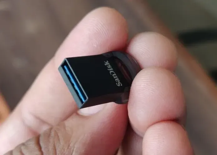 Pen Drive 16GB ou 32GB - SanDisk Ultra Fit - USB 3.1 Flash Drive