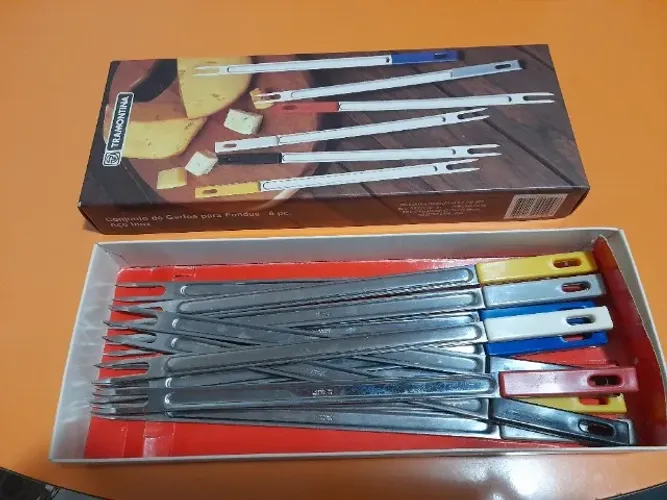 Conjunto de Garfos para Fondue em Aço Inox, são 2 conjunto com 12 garfos, em uma caixa