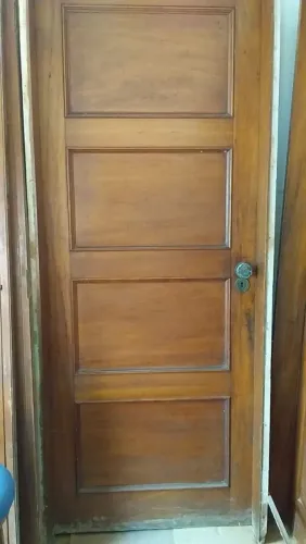 Porta maçica Peroba do Campo almofadada anos 70