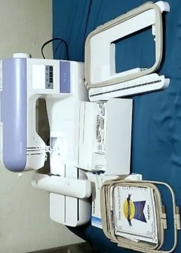 Máquina de bordar Brother pe770