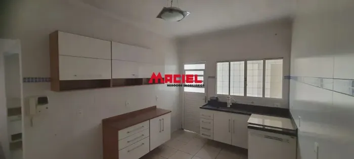 CASA 102 m2 com 3 quartos sendo 1 suíte Bosque dos Ipês SJC