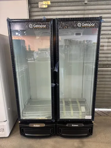 Geladeira muiti uso 2 portas com prateleiras nova com garantia