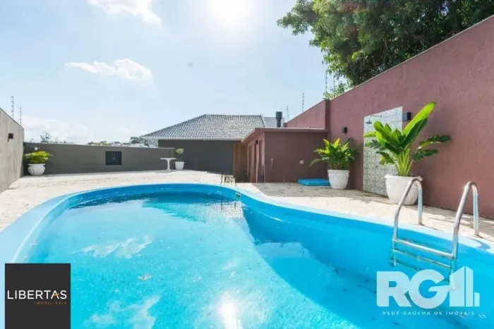 Casa com piscina, 3 dormitórios, 258m² privativos, no Jardim Itu.