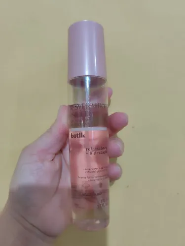 Bruna facial refrescante Botik resveratrol e silício boticário